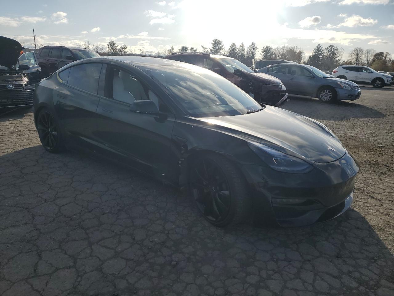 2020 Tesla Model 3 - zdjęcie 4