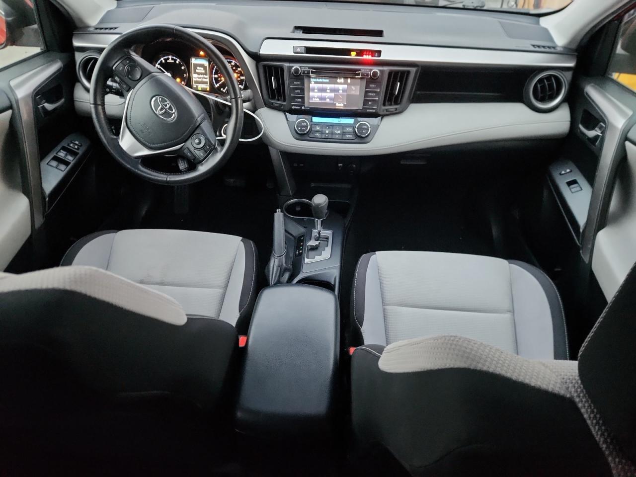 2017 Toyota RAV 4 - zdjęcie 8
