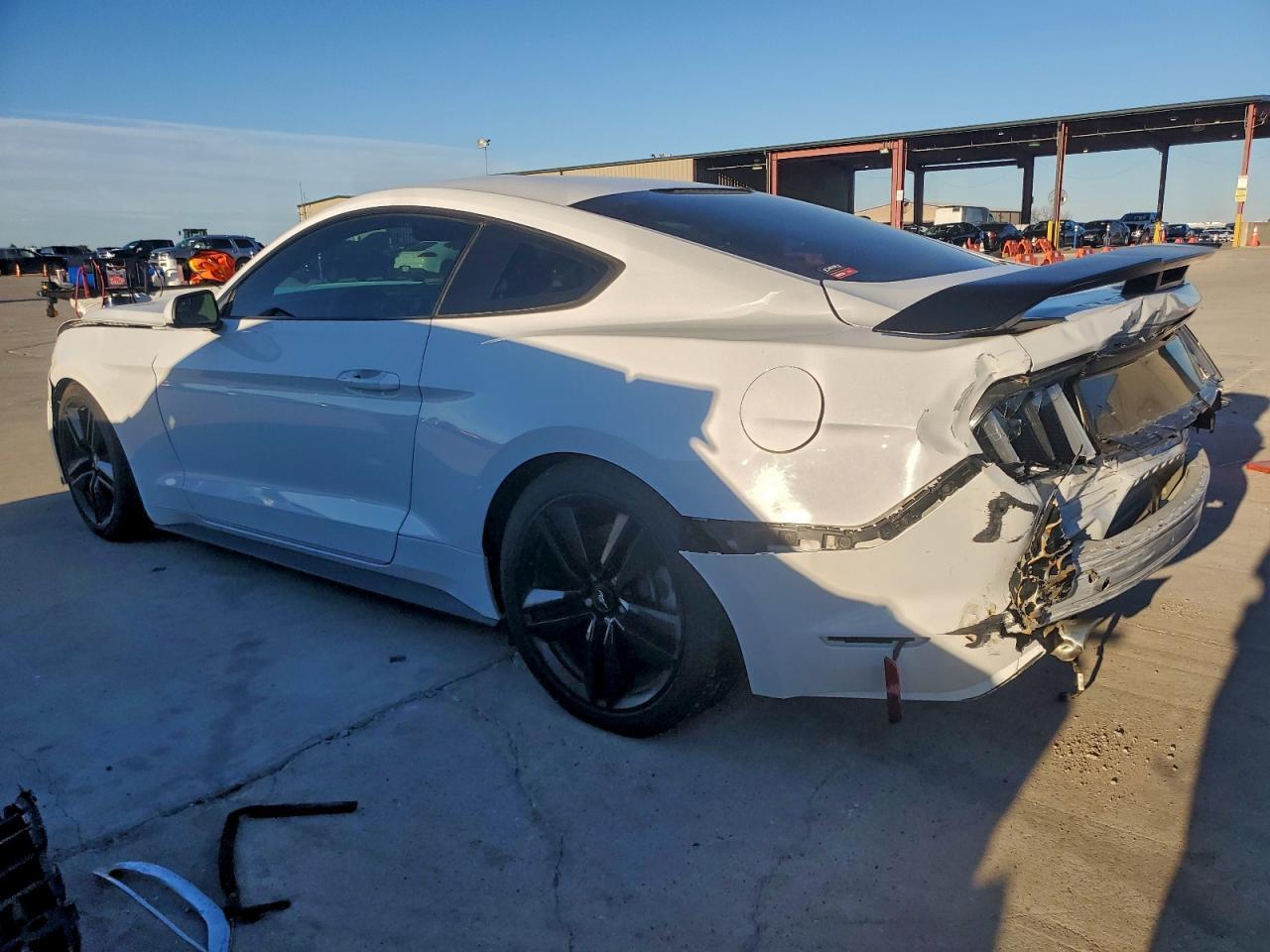 Ford Mustang - zdjęcie 2