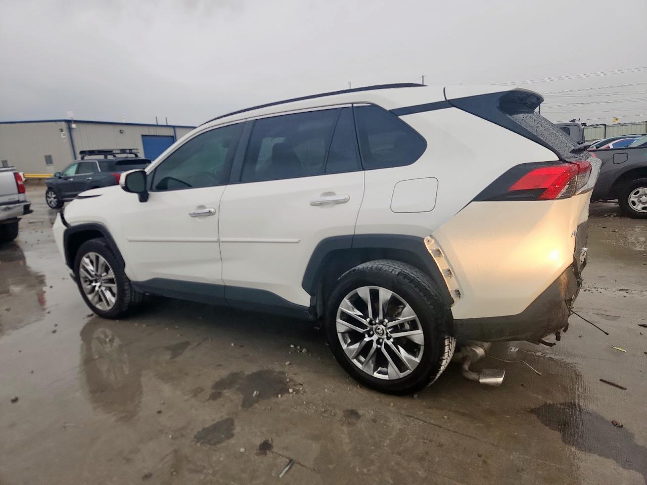 2020 Toyota RAV 4 - zdjęcie 2