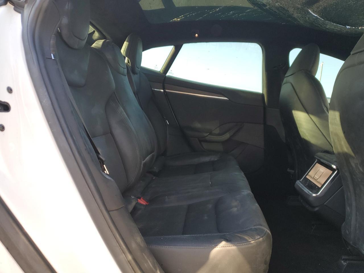 2022 Tesla Model S - zdjęcie 10