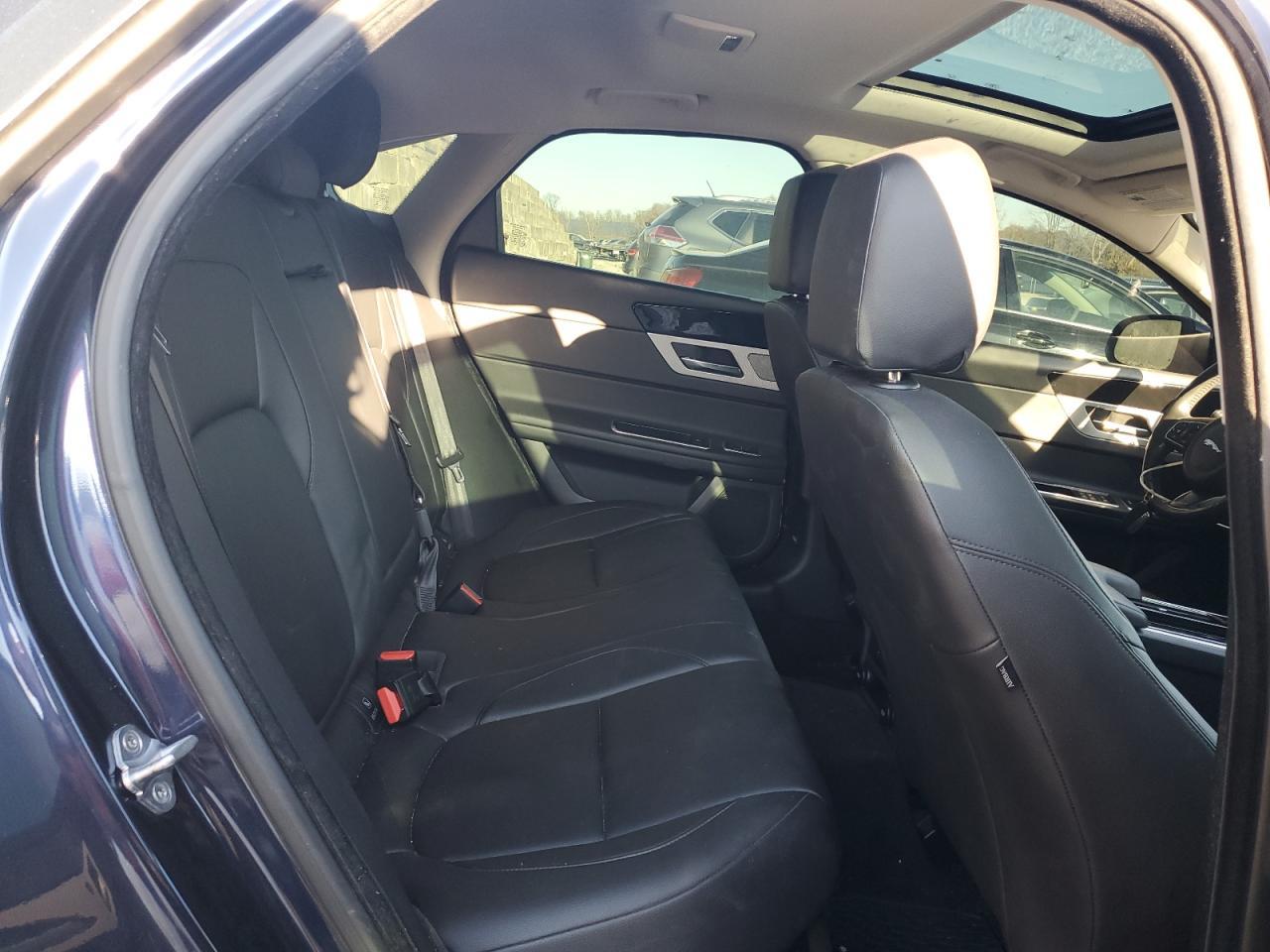 2017 Jaguar XF - zdjęcie 10