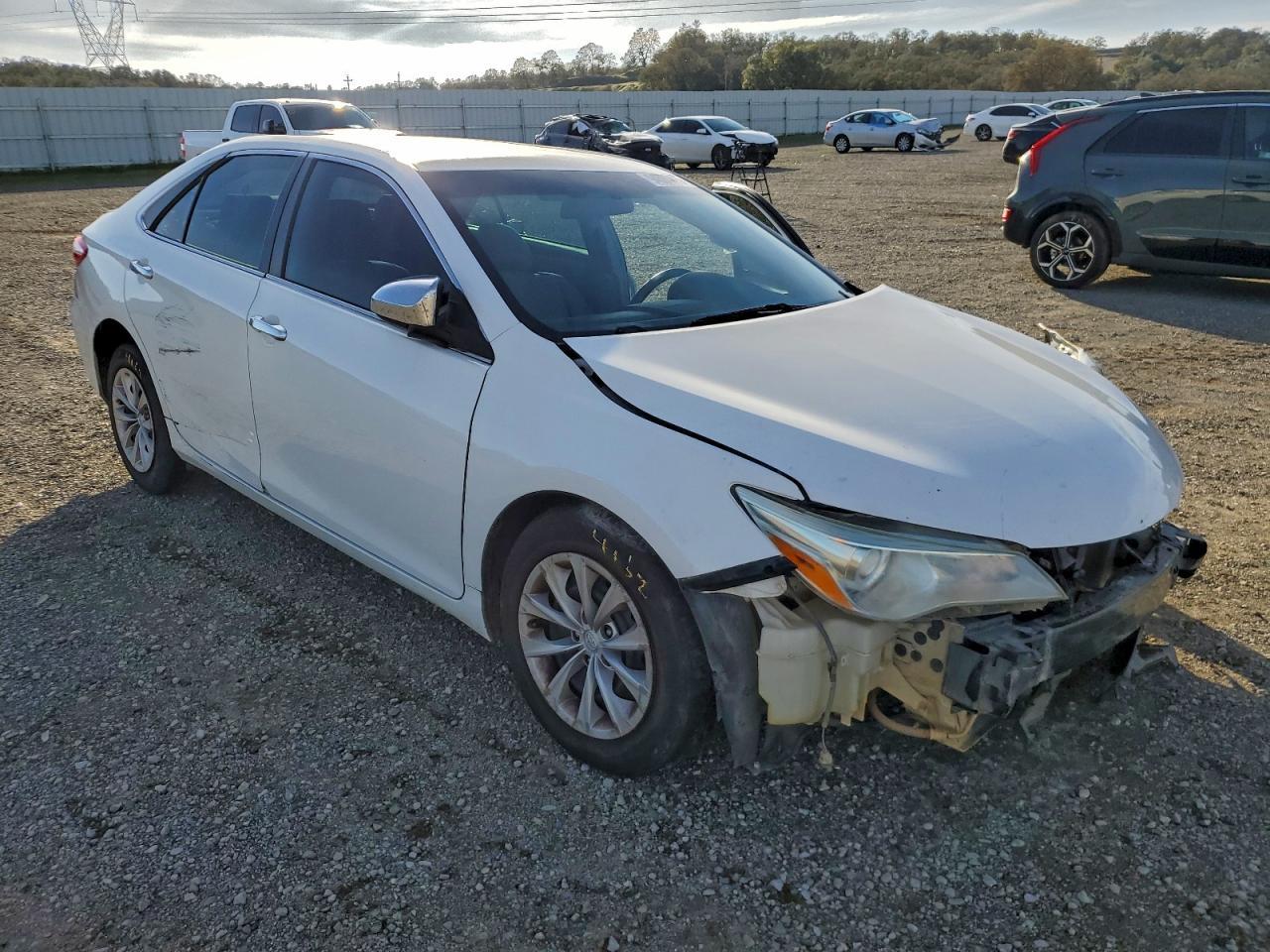 2015 Toyota Camry Le - zdjęcie 4