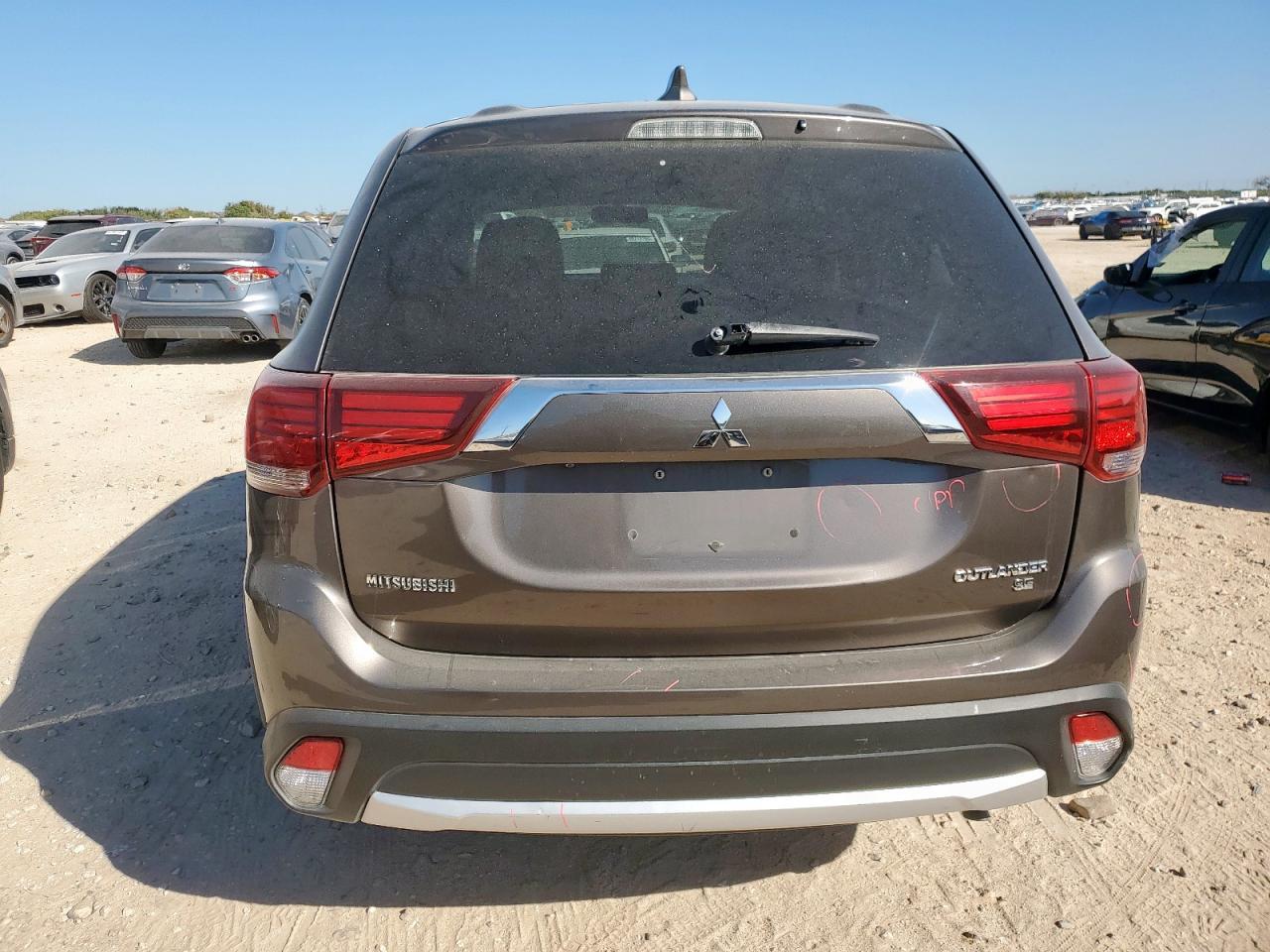 2017 Mitsubishi Outlander - zdjęcie 6