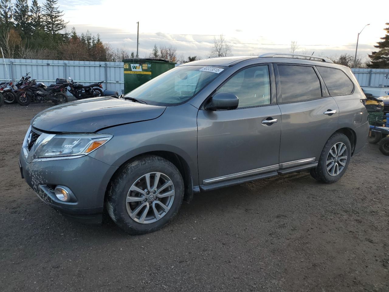 2015 Nissan Pathfinder - zdjęcie główne