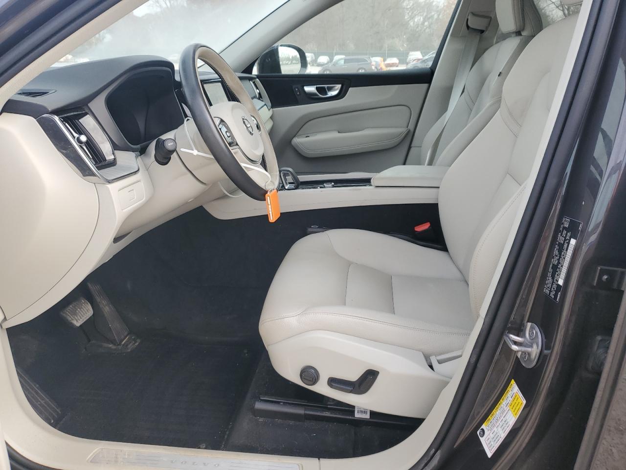 2024 Volvo XC60 - zdjęcie 7