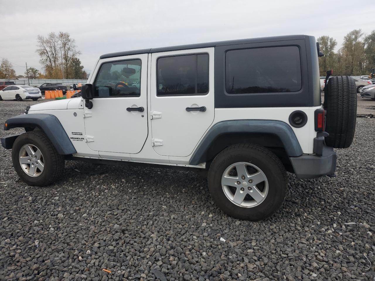 2013 Jeep Wrangler Unlimited Sport - zdjęcie 2