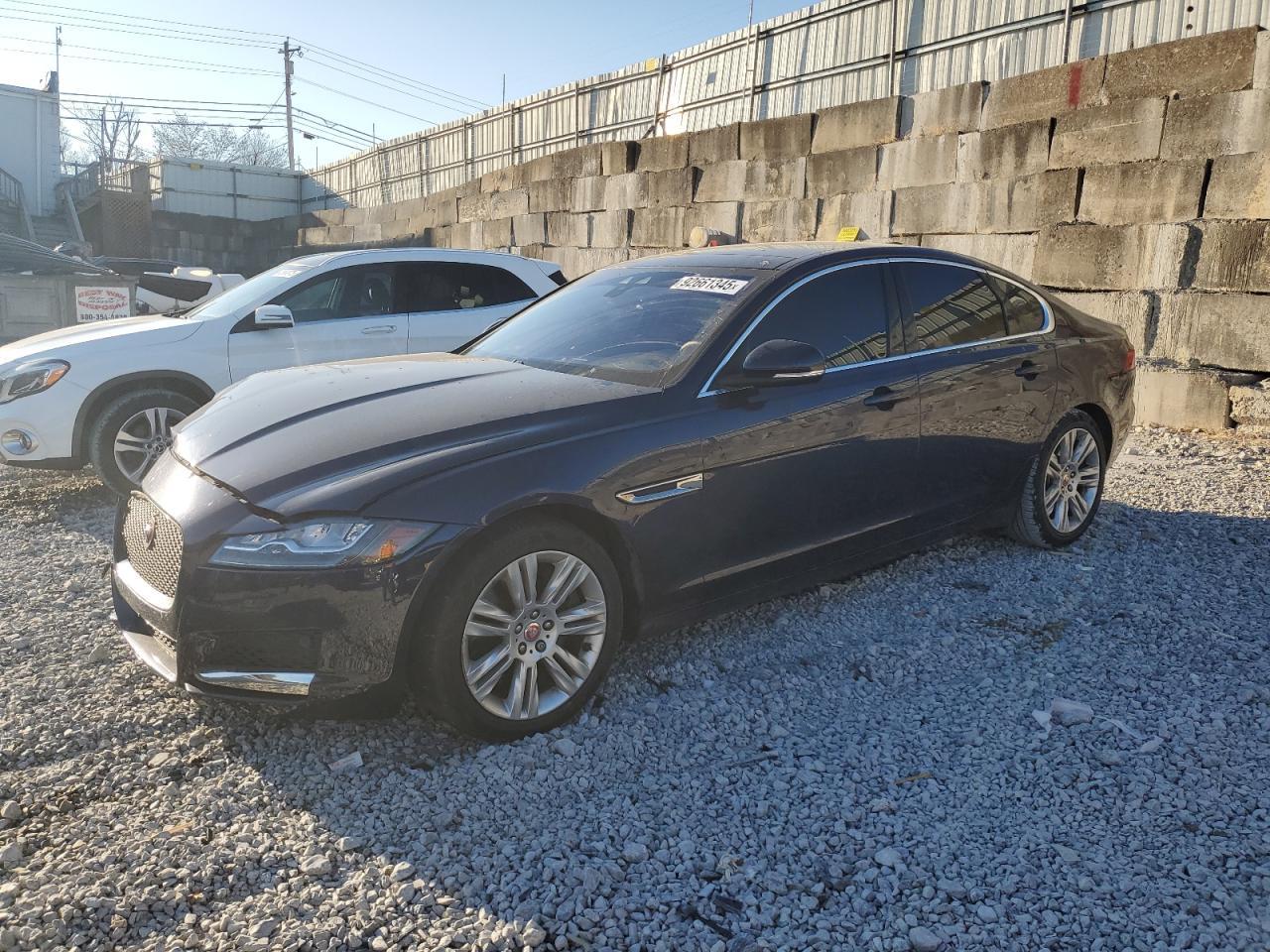 2017 Jaguar XF - zdjęcie główne
