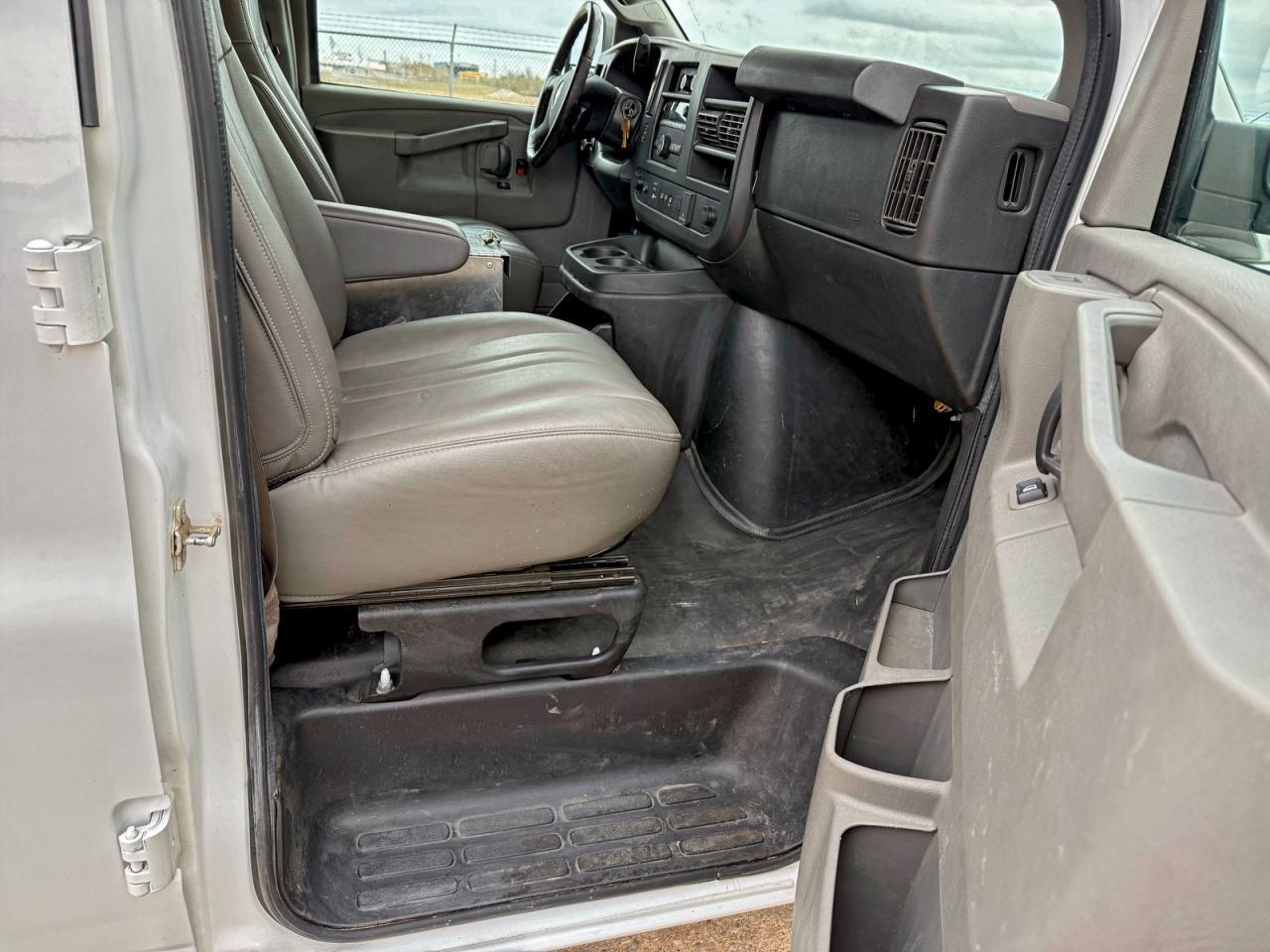 2020 Chevrolet Express G2500 - zdjęcie 5