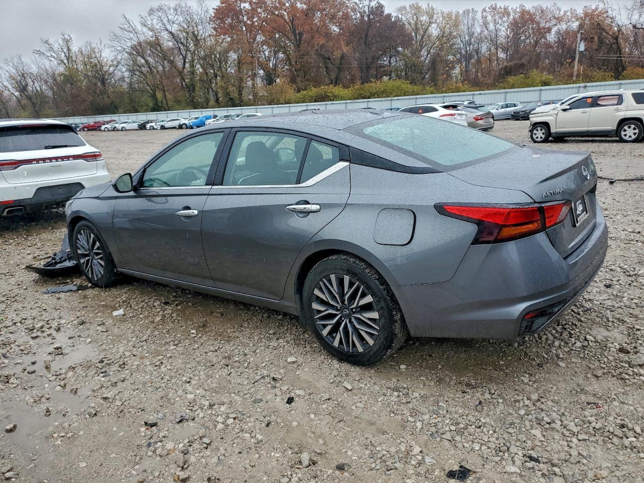 2023 Nissan Altima Sv - zdjęcie 2