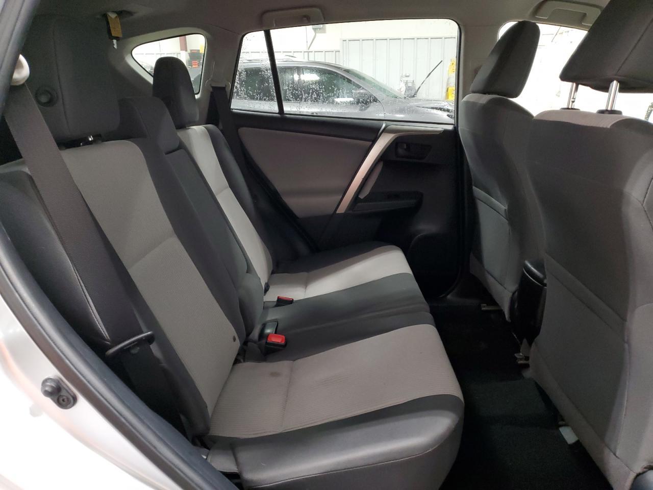 2015 Toyota RAV 4 - zdjęcie 10