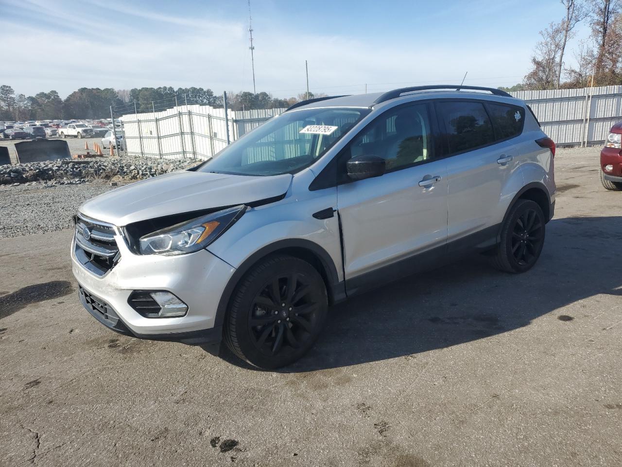 2019 Ford Escape - zdjęcie główne