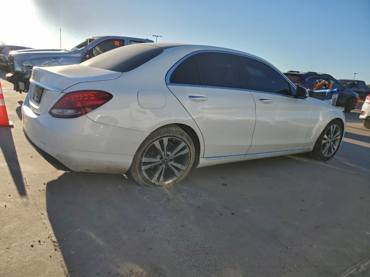 2018 Mercedes-Benz C 300 - zdjęcie 3