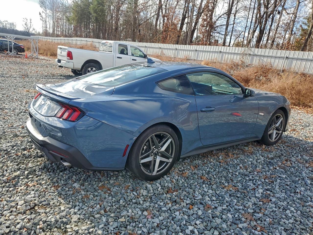 2024 Ford Mustang - zdjęcie 3