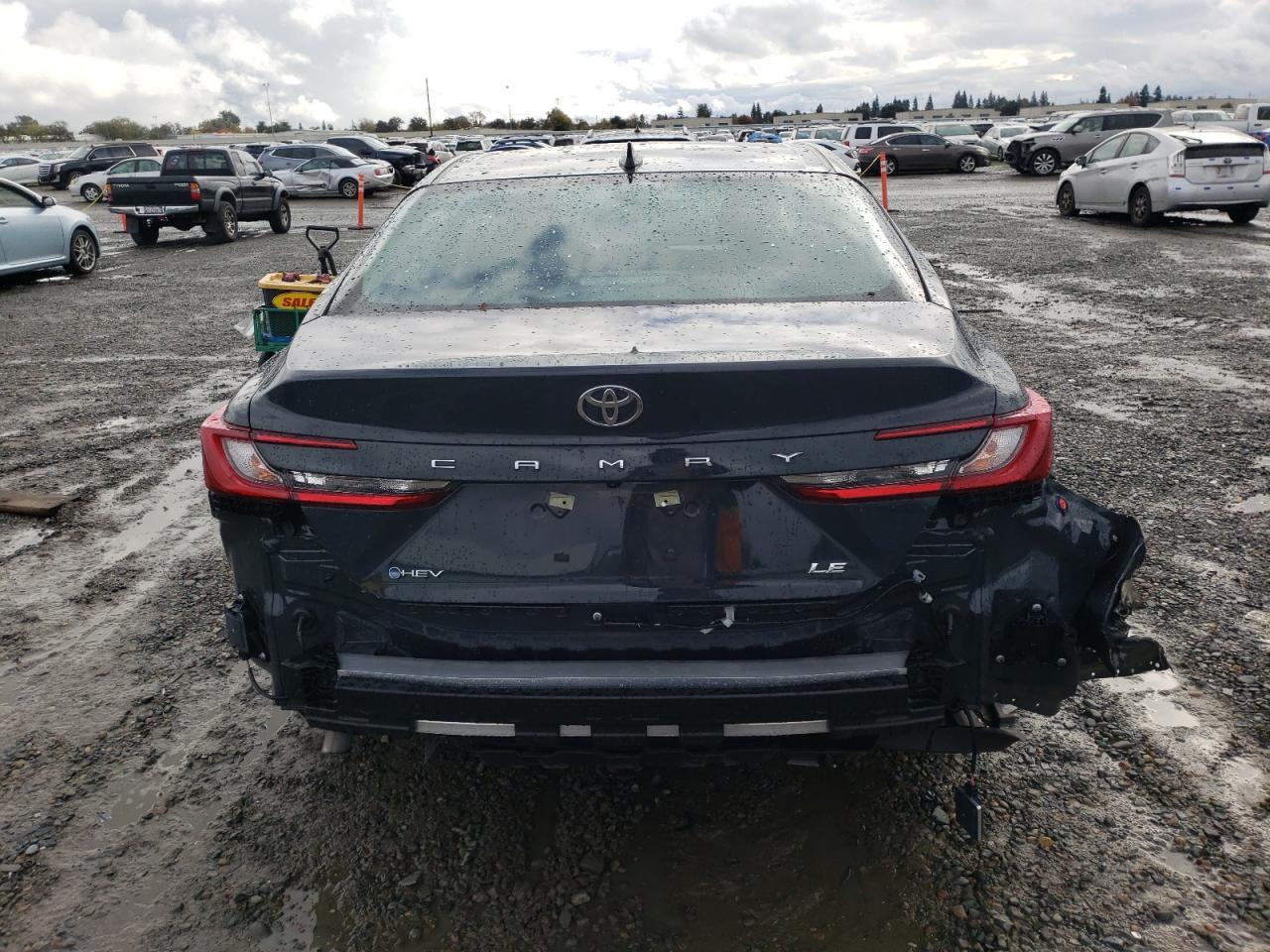 2025 Toyota Camry - zdjęcie 6