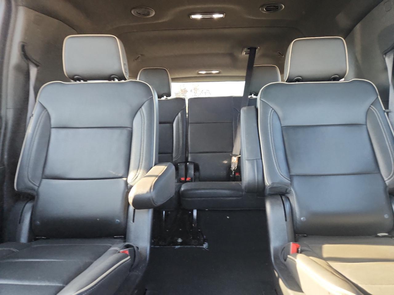 2023 Chevrolet Suburban C1500 Premier - zdjęcie 10