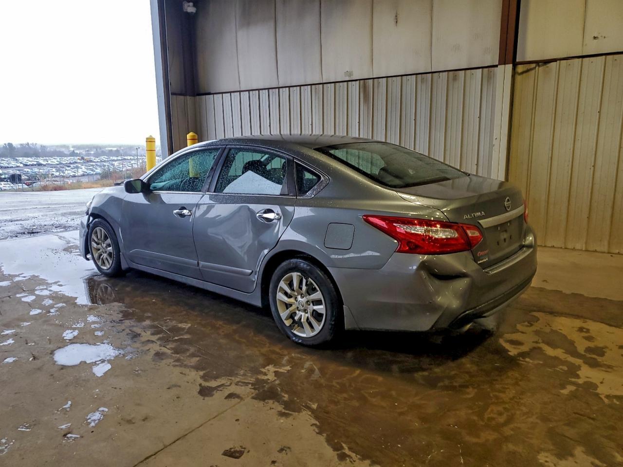 2017 Nissan Altima - zdjęcie 2