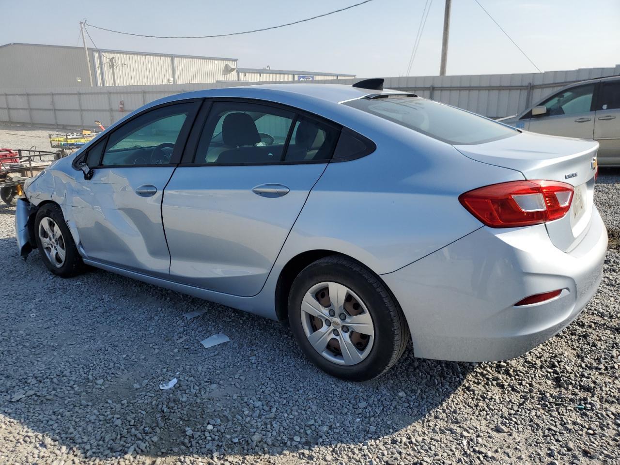 2017 Chevrolet Cruze Ls - zdjęcie 2