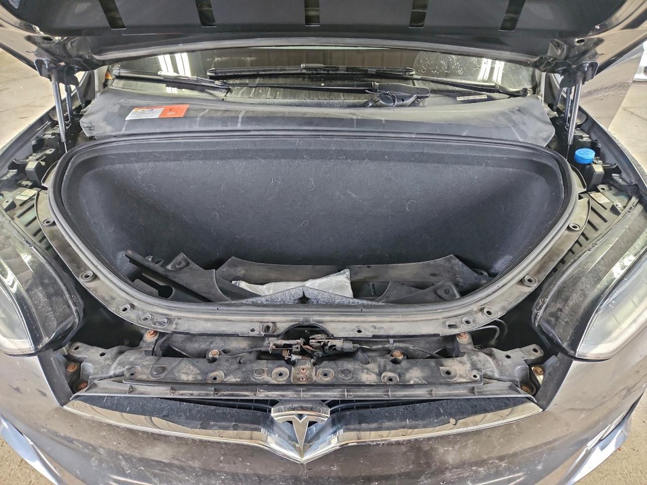 2016 Tesla Model X - zdjęcie 12