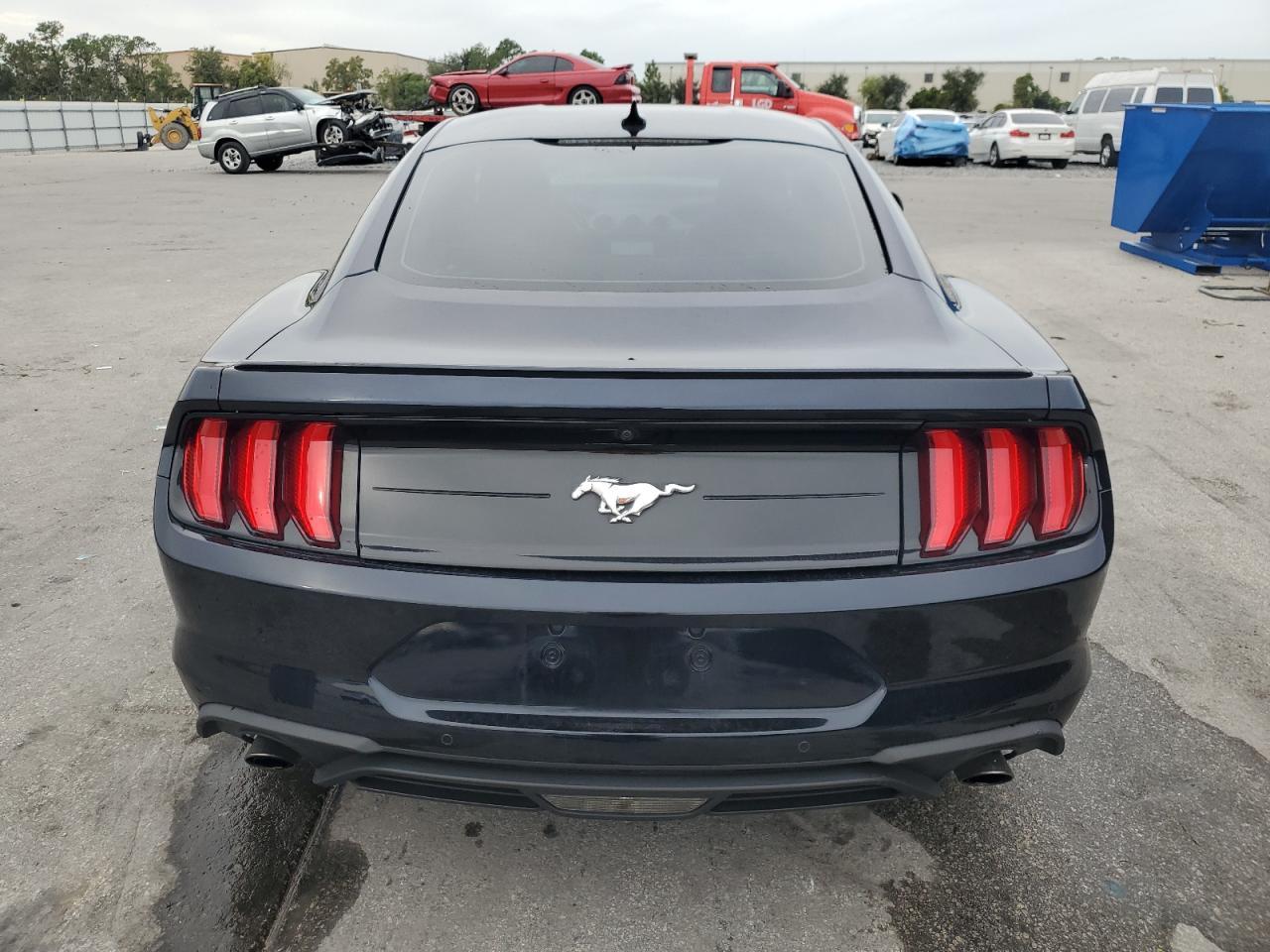 2021 Ford Mustang - zdjęcie 6