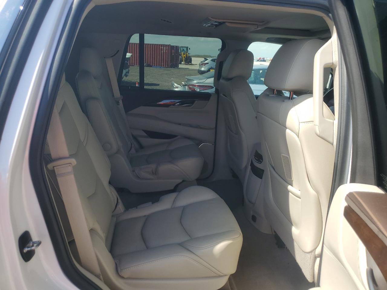 2017 Cadillac Escalade Premium Luxury - zdjęcie 11