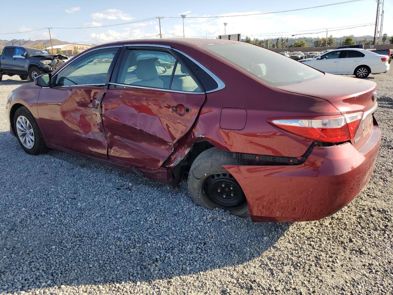 2015 Toyota Camry Le - zdjęcie 2