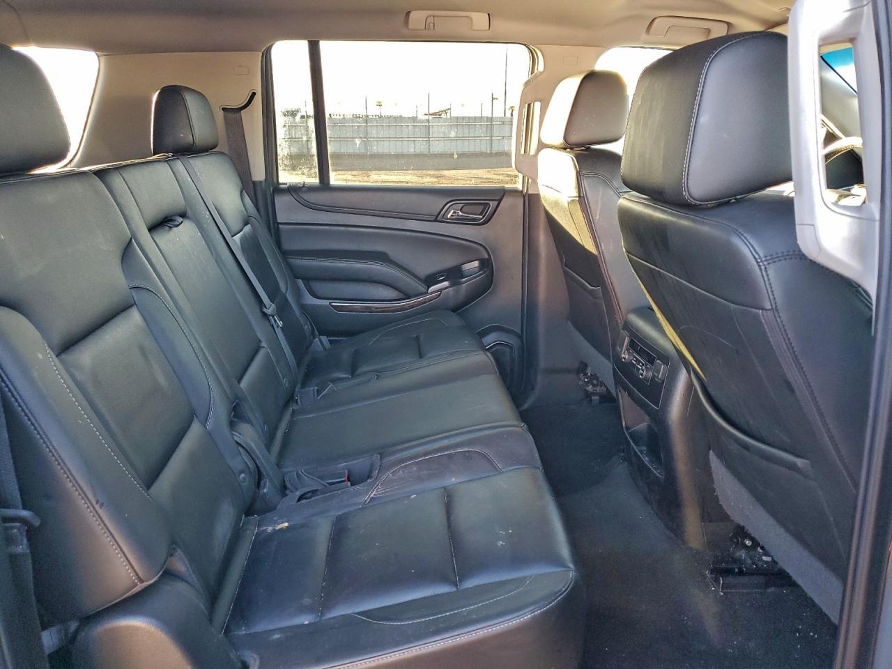 2018 Chevrolet Suburban - zdjęcie 11