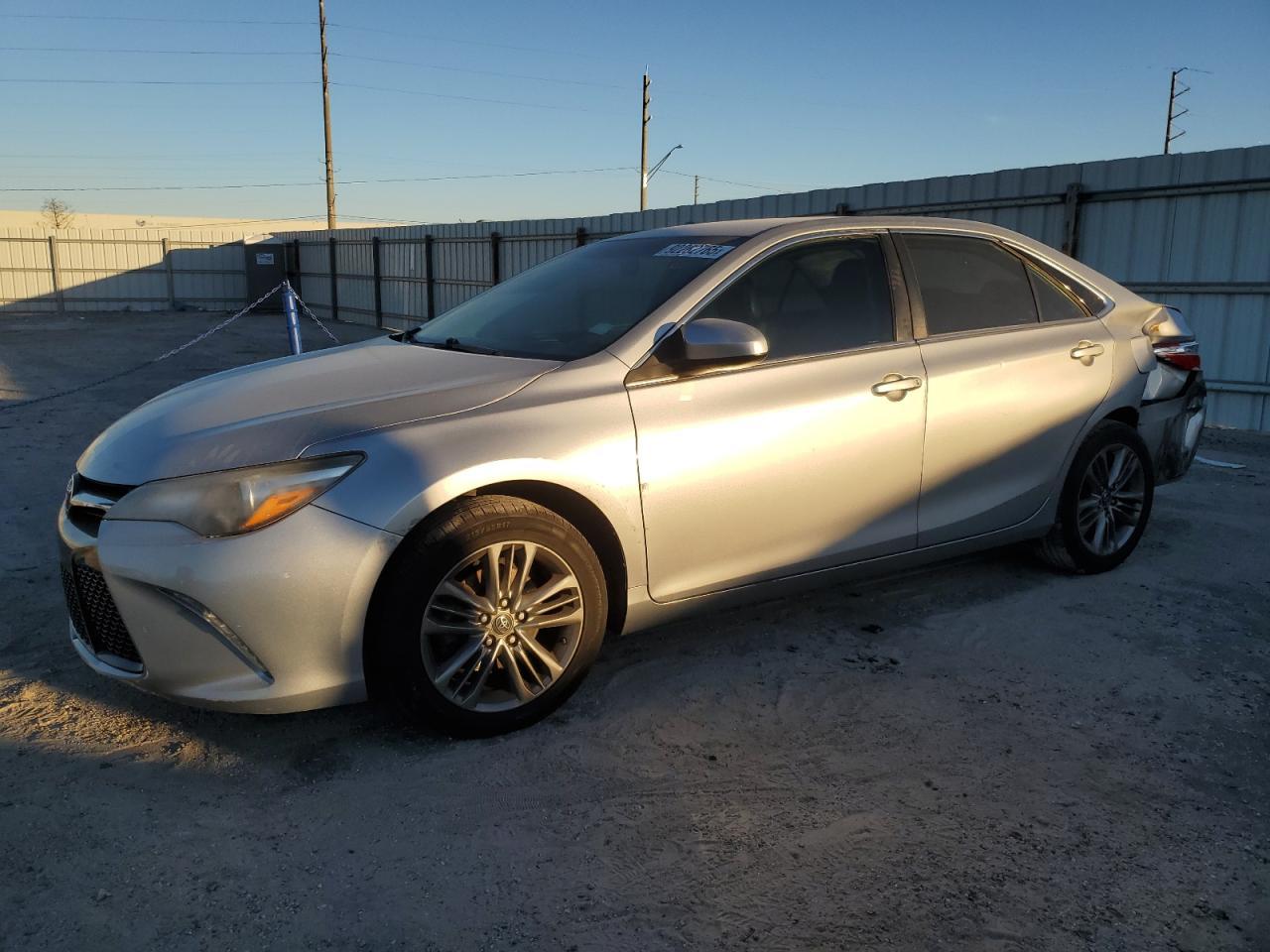 2017 Toyota Camry - zdjęcie główne
