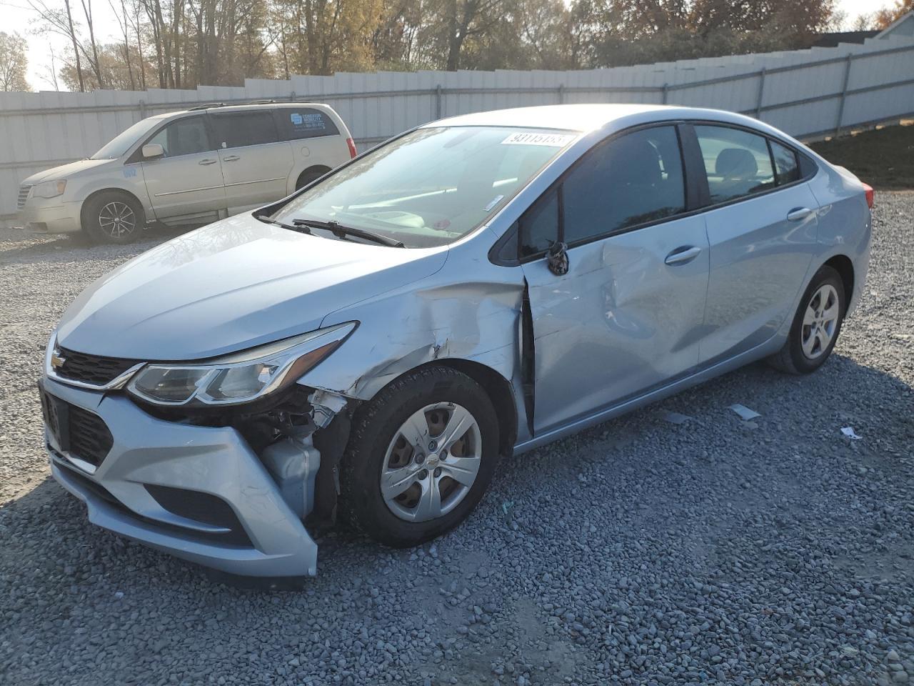 2017 Chevrolet Cruze Ls - zdjęcie główne