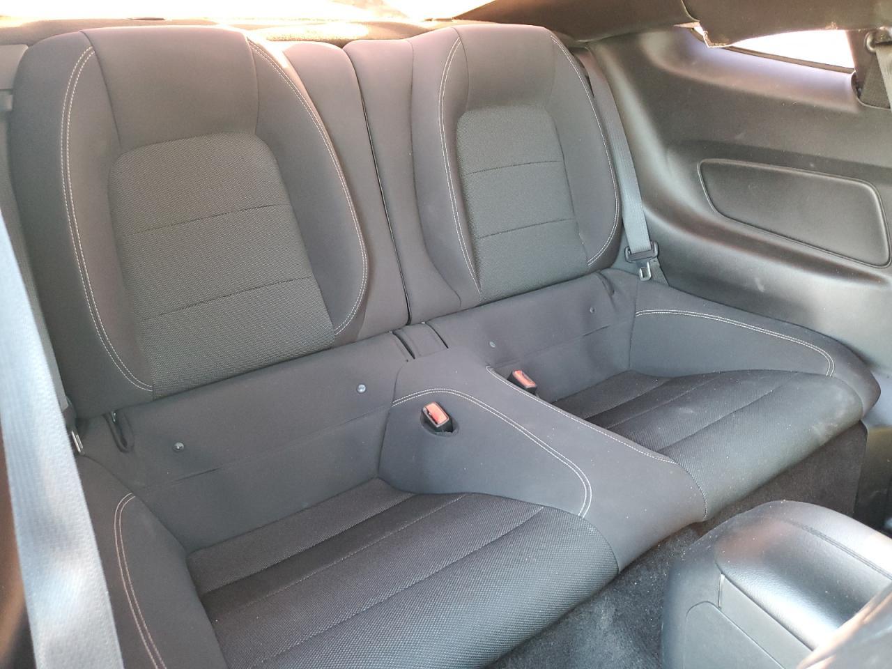 2015 Ford Mustang - zdjęcie 10