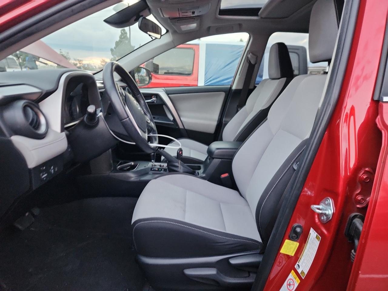 2017 Toyota RAV 4 - zdjęcie 7