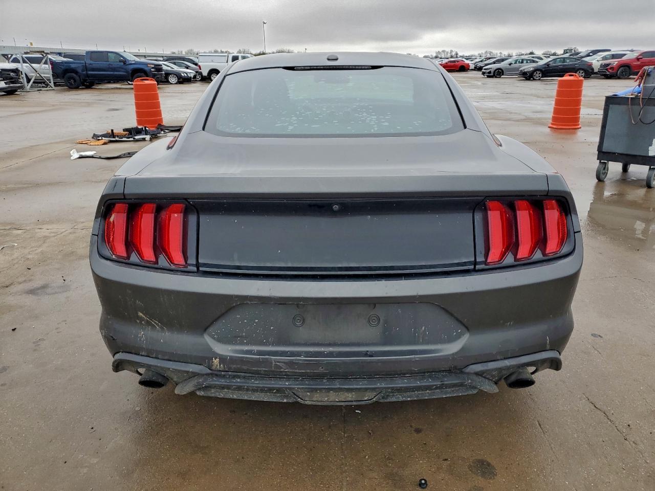 2020 Ford Mustang - zdjęcie 6