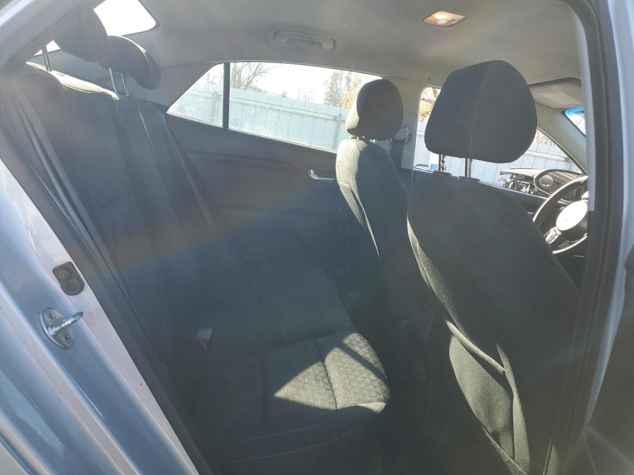 2019 Kia Rio - zdjęcie 10