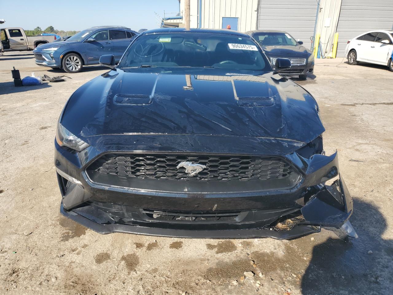 Ford Mustang - zdjęcie 5