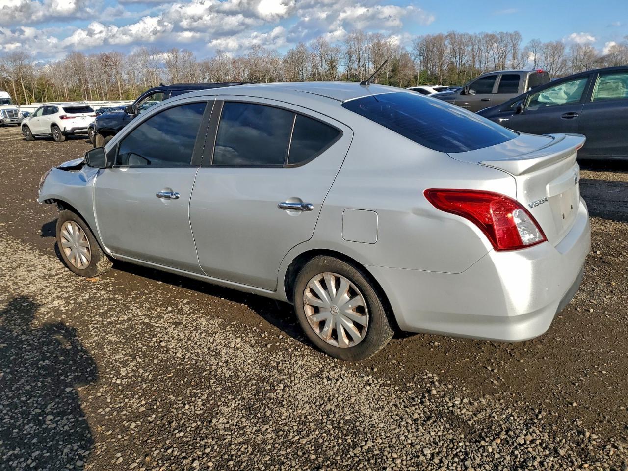 2018 Nissan Versa S - zdjęcie 2