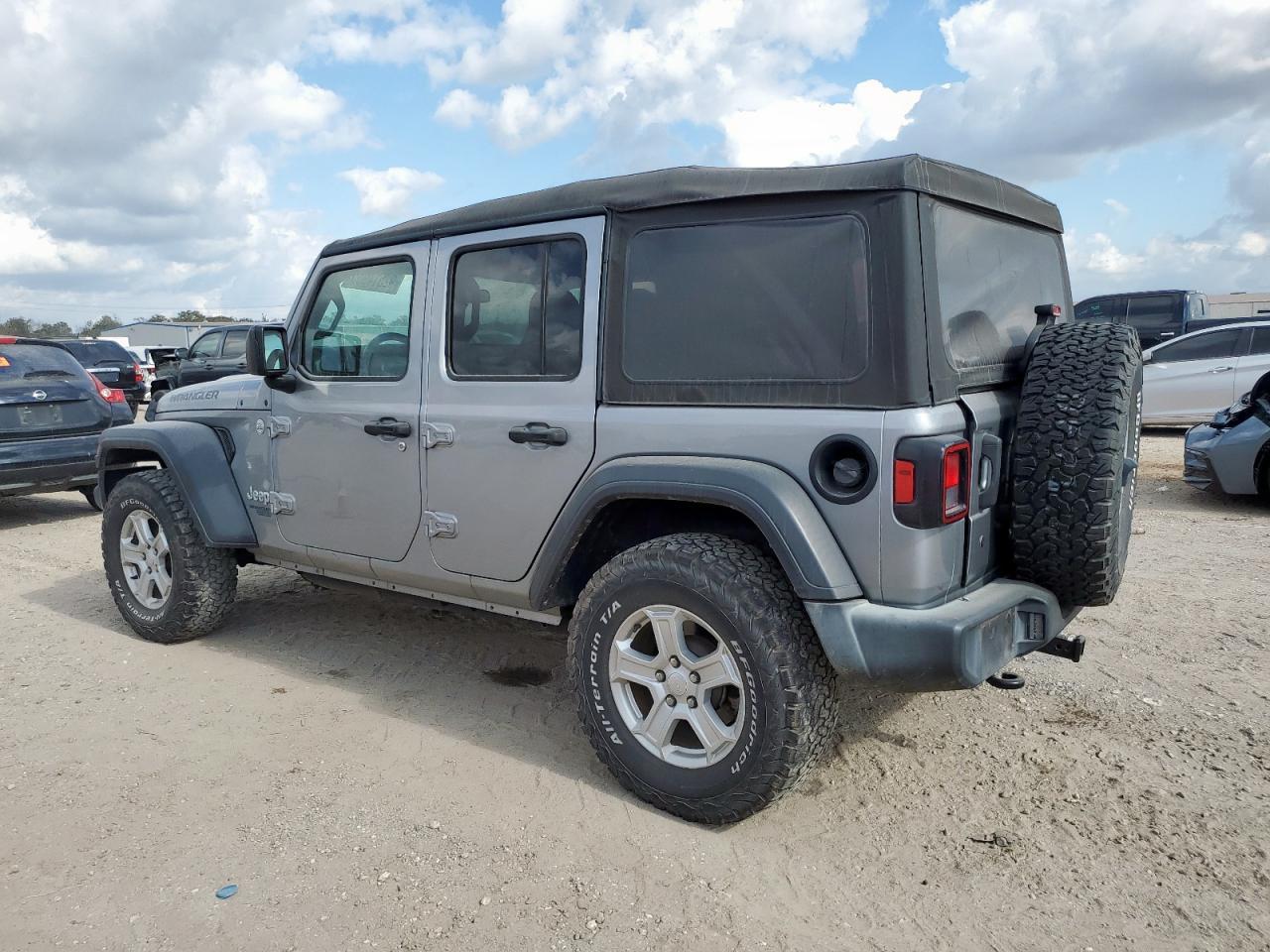 2019 Jeep Wrangler - zdjęcie 2