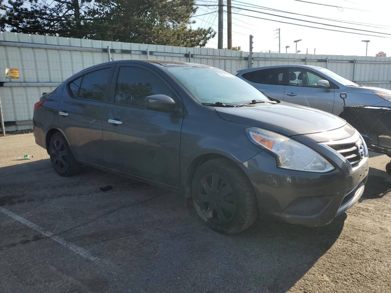 2015 Nissan Versa - zdjęcie 4
