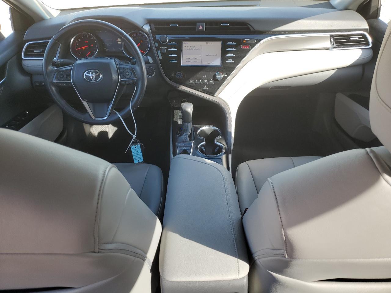 2018 Toyota Camry - zdjęcie 8