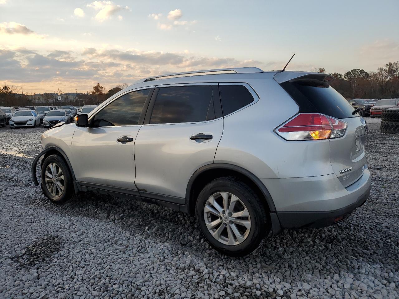 2015 Nissan Rogue S - zdjęcie 2