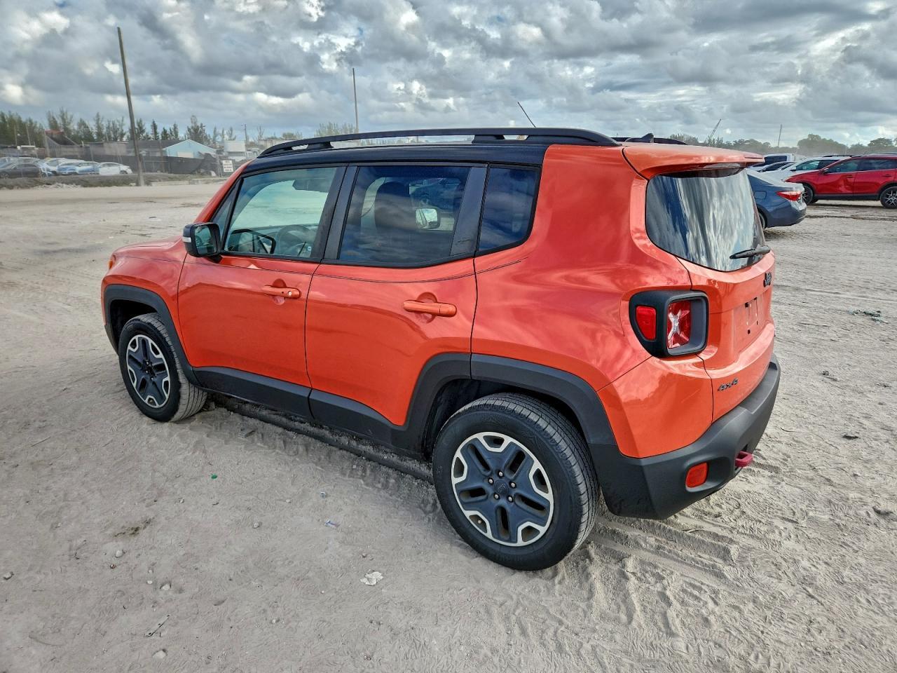 2016 Jeep Renegade - zdjęcie 2