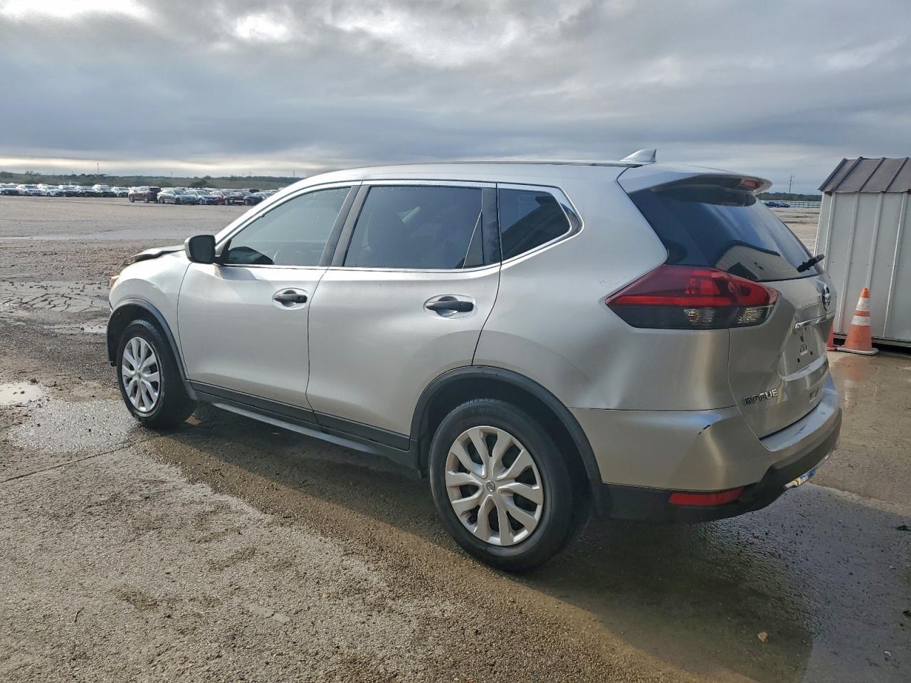 2020 Nissan Rogue S - zdjęcie 2