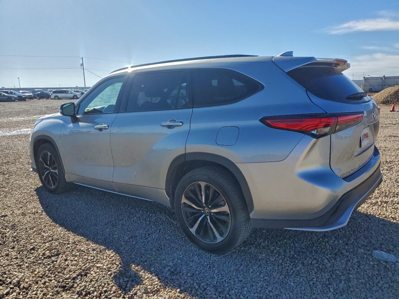 2021 Toyota Highlander - zdjęcie 2