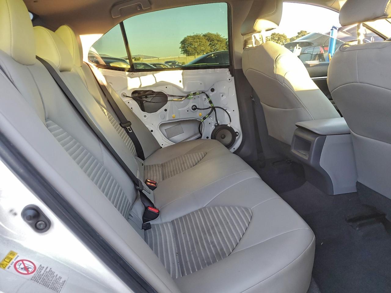 2018 Toyota Camry - zdjęcie 10