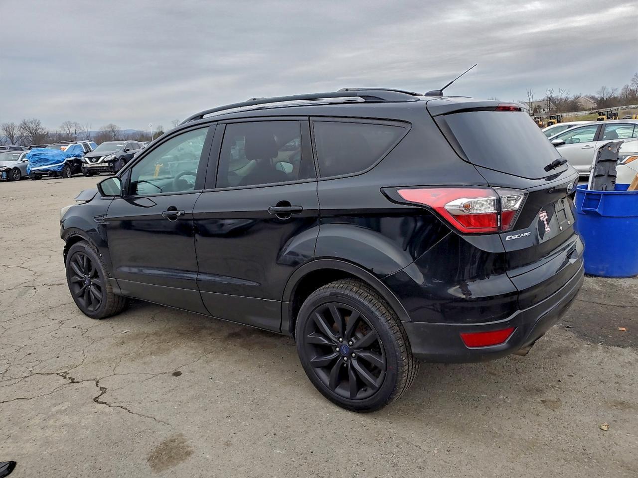 2017 Ford Escape - zdjęcie 2
