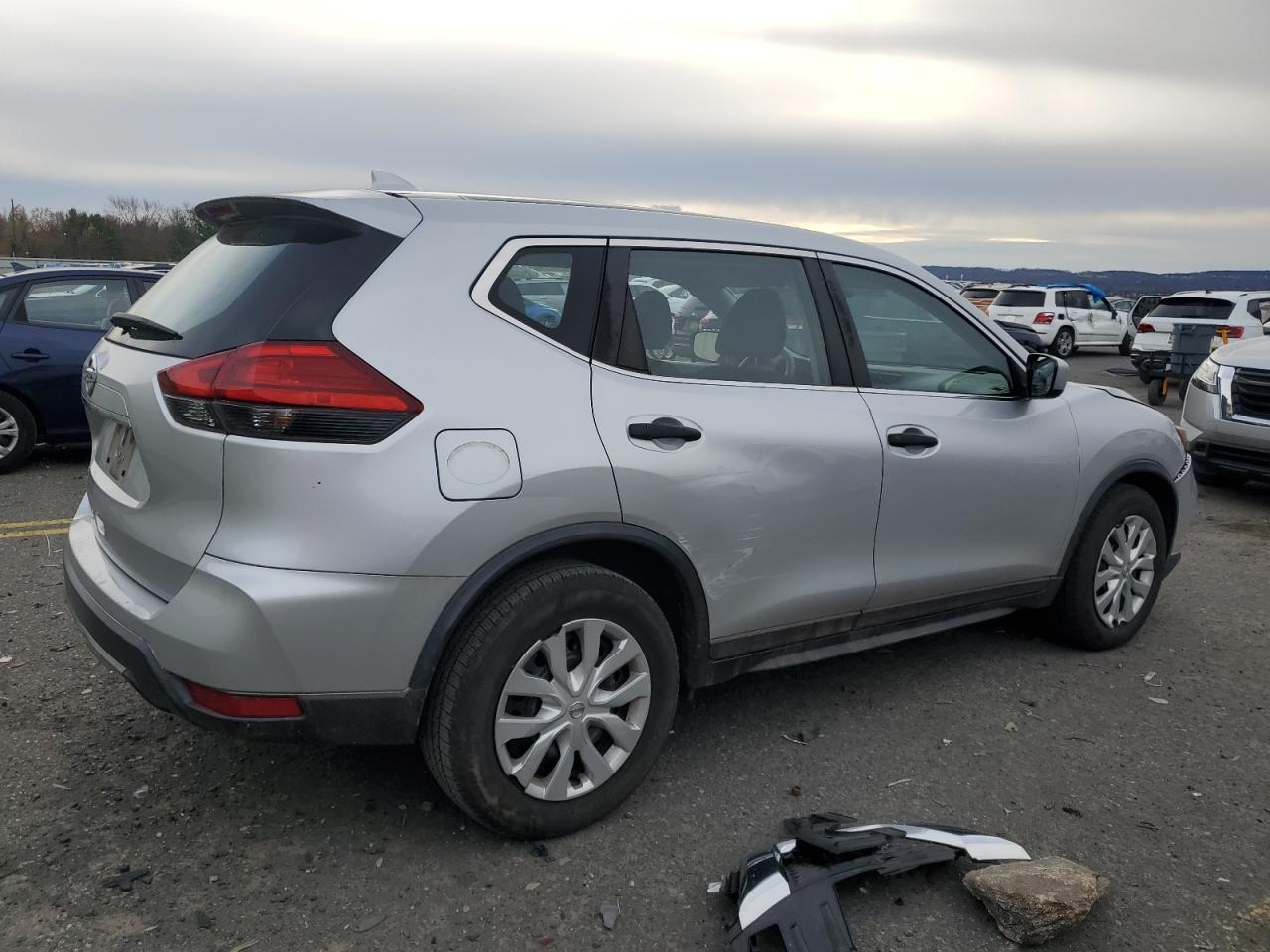 2017 Nissan Rogue - zdjęcie 3