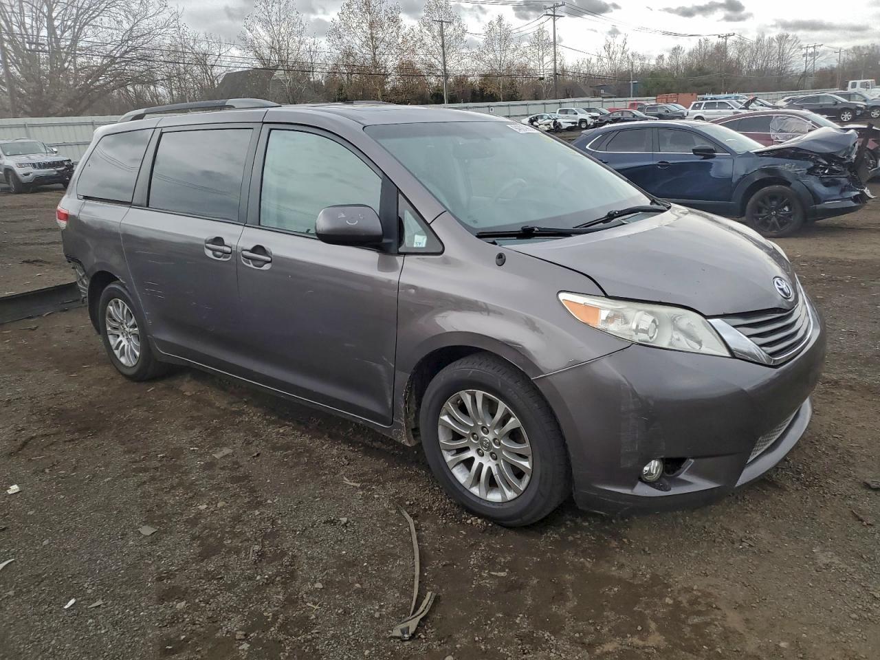 2013 Toyota Sienna Xle - zdjęcie 4