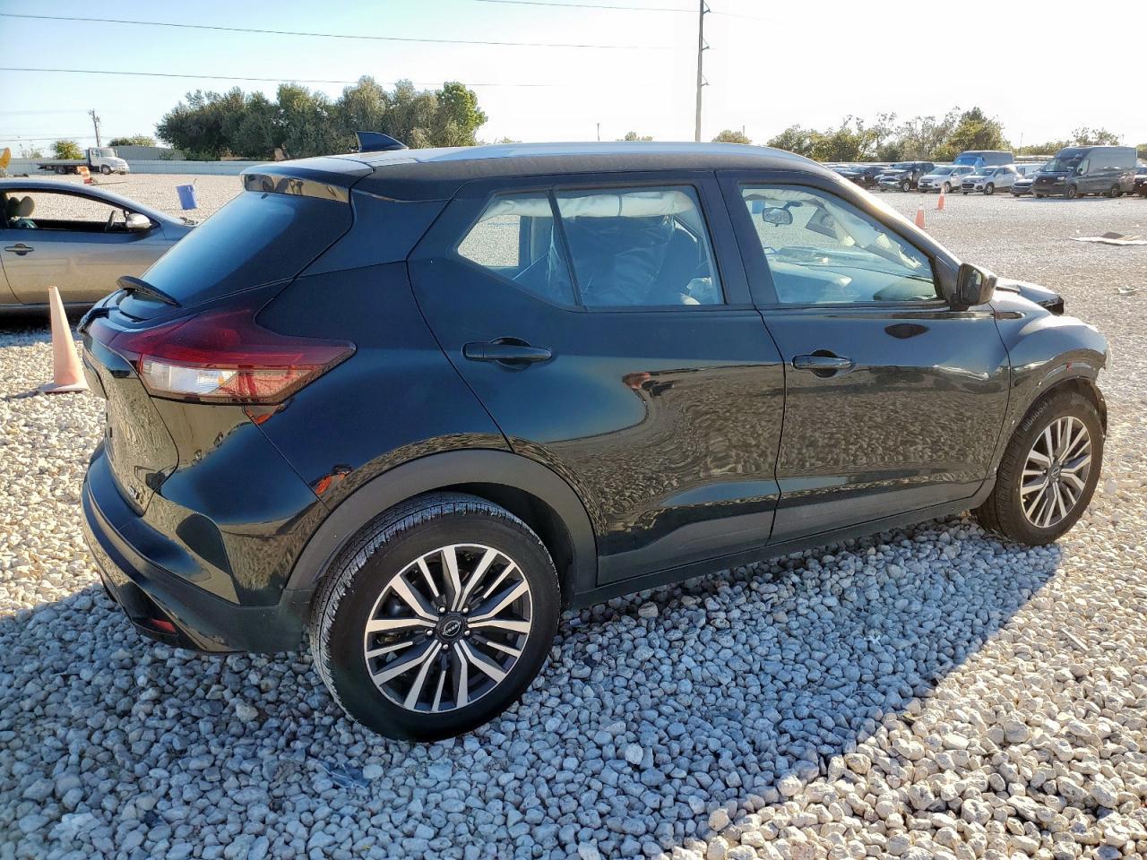 2022 Nissan Kicks Sv - zdjęcie 3