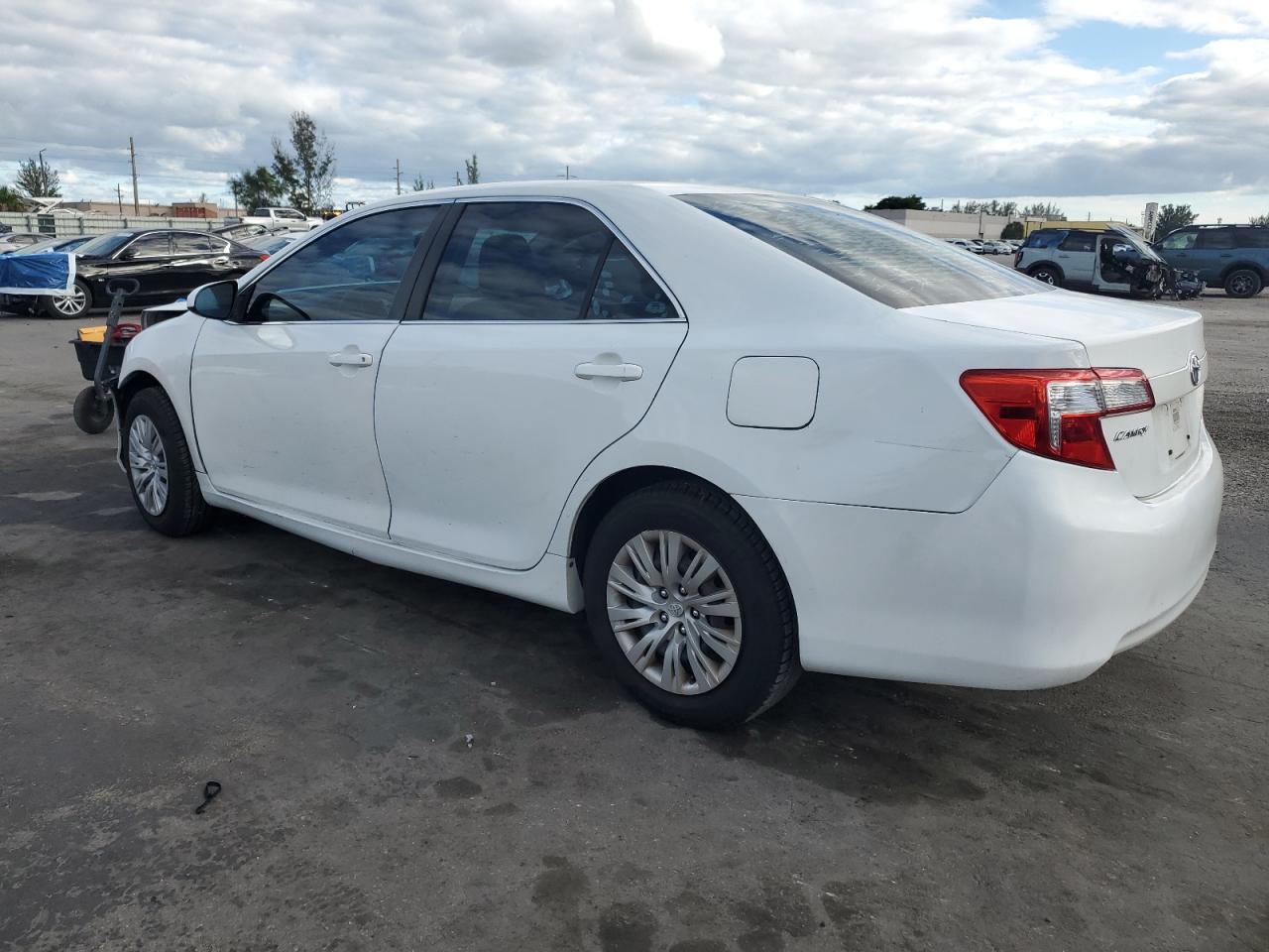 2014 Toyota Camry - zdjęcie 2