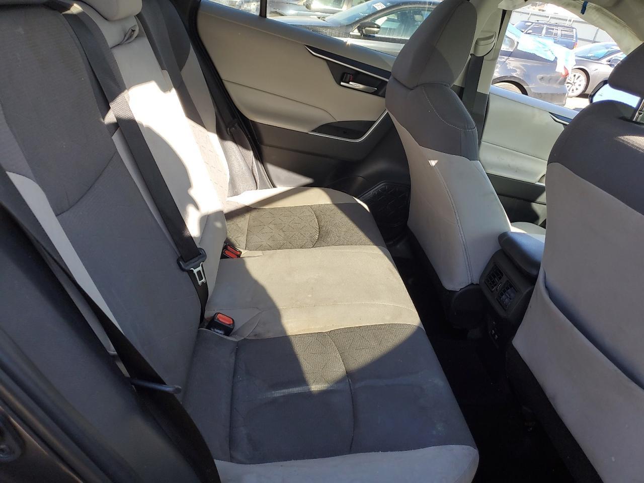 2019 Toyota RAV 4 - zdjęcie 11