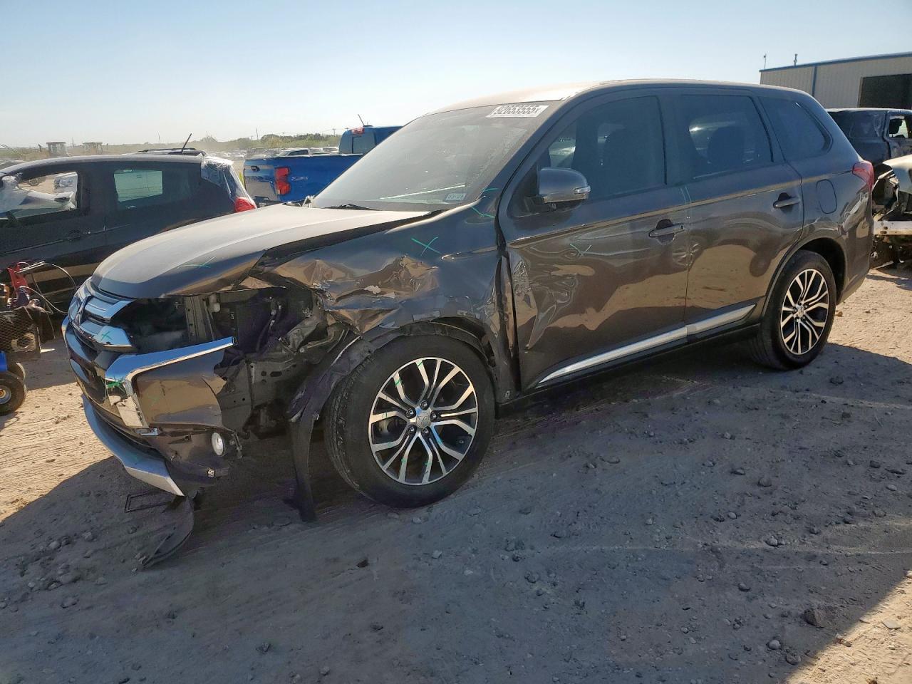 2017 Mitsubishi Outlander - zdjęcie główne
